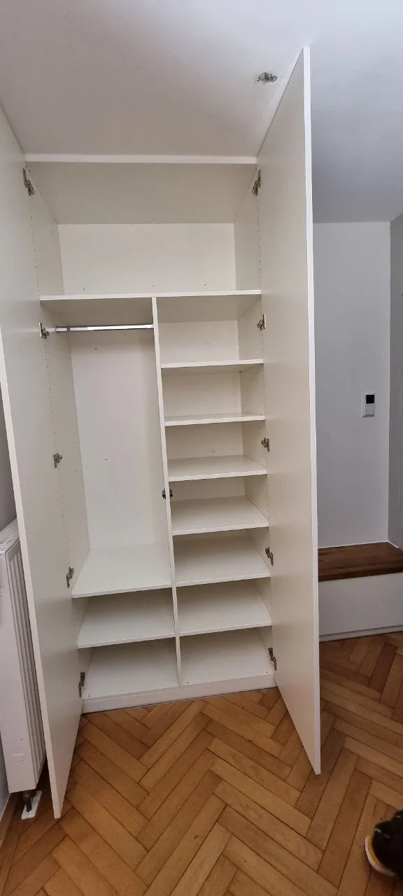 Garderobenschrank Innenansicht