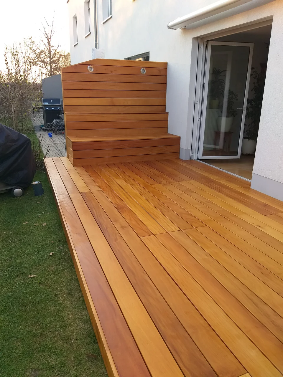 Garapaholz-Terrasse – Fertigung