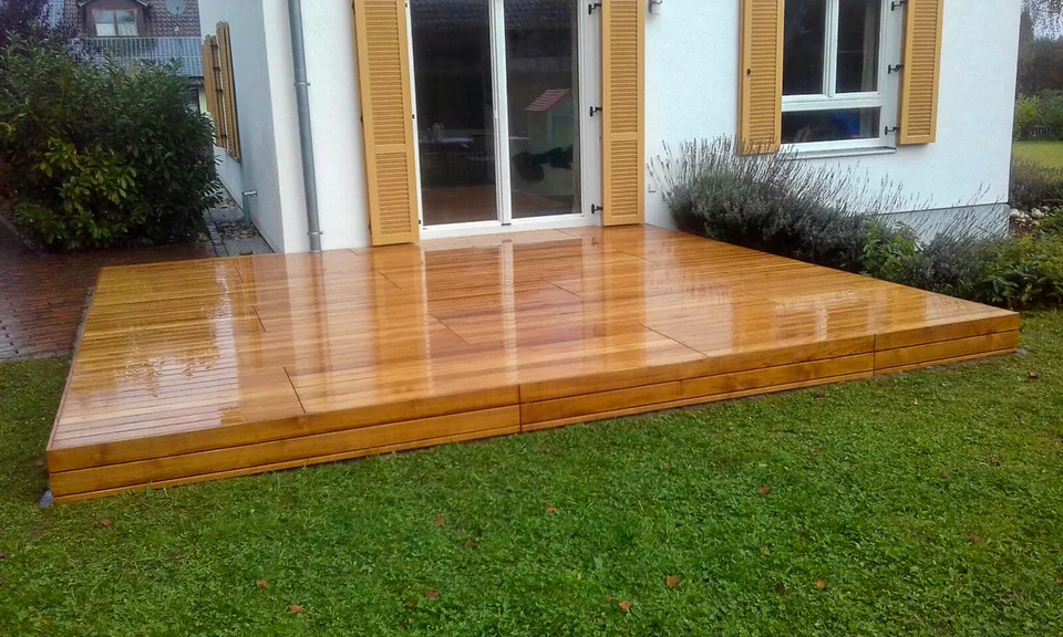 Teak-Holzterrasse