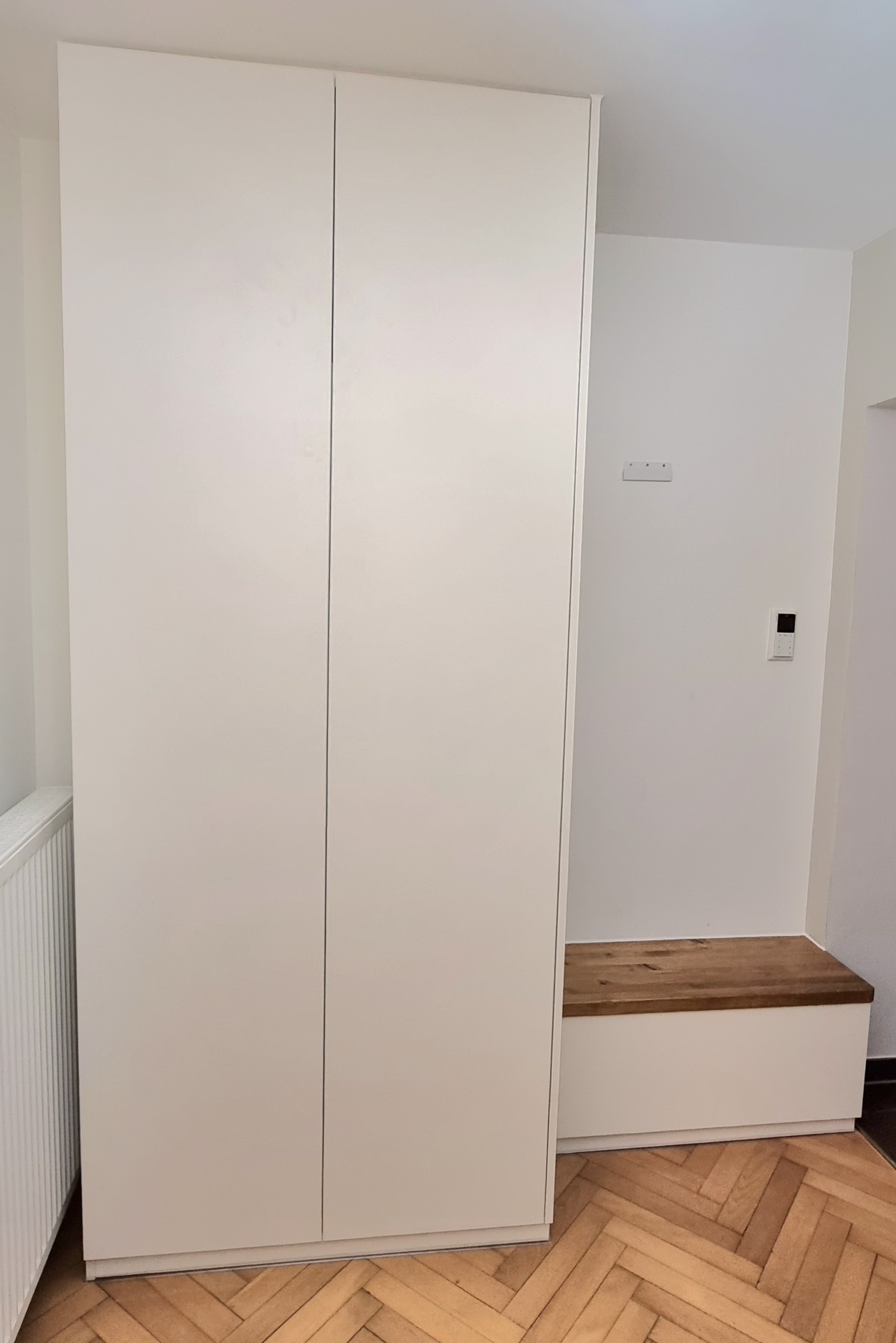 Maßgefertigte Garderobe im Flur