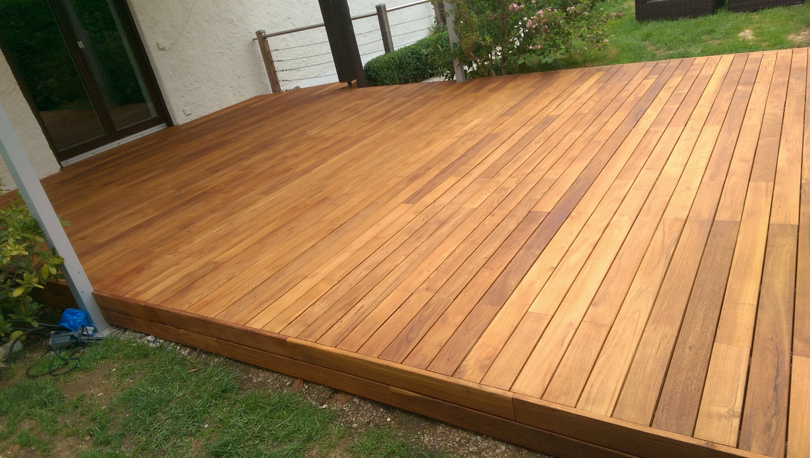 Teakholz-Terrasse – Fertig