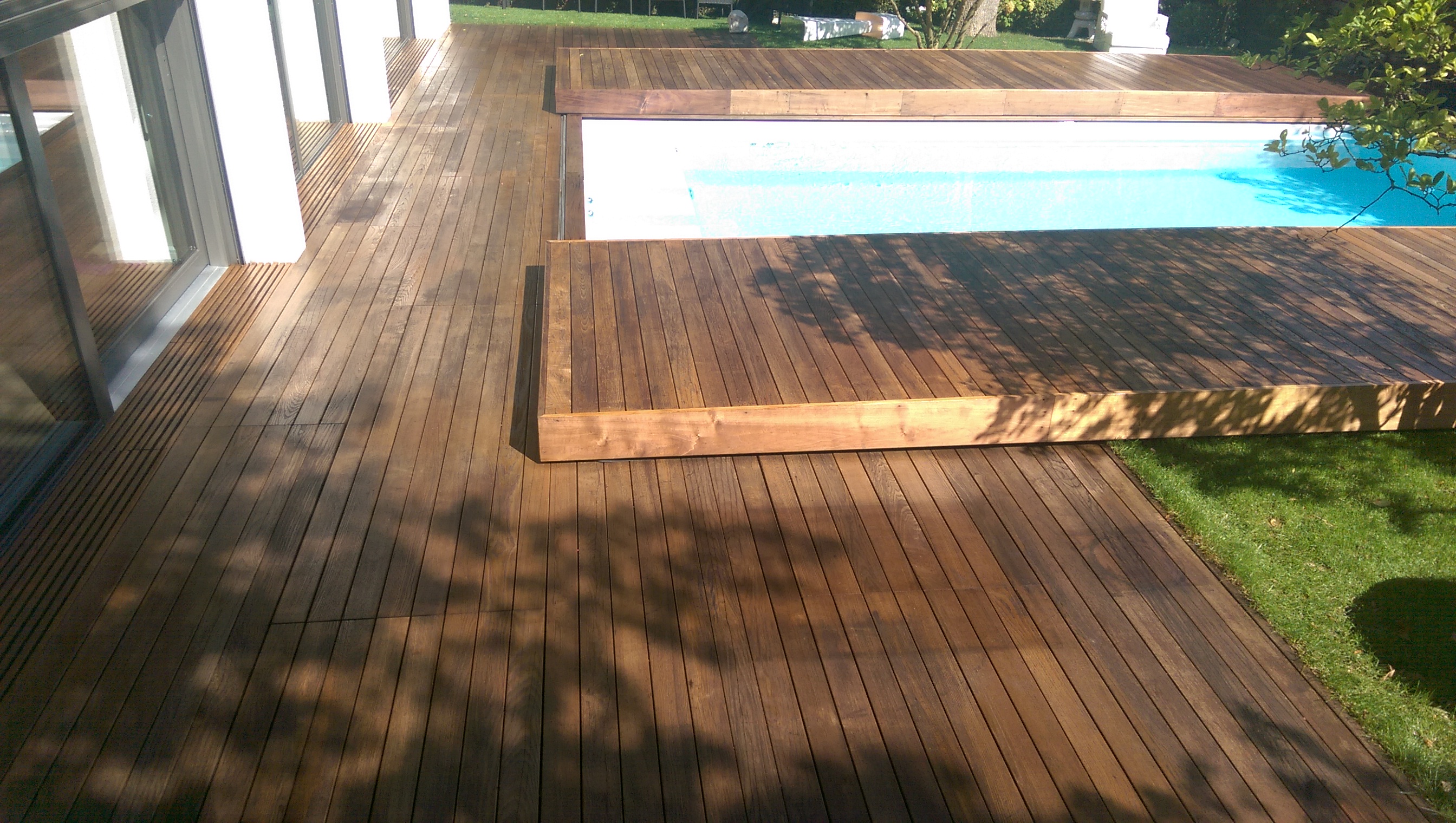 Holzterrasse aus Thermo-Esche